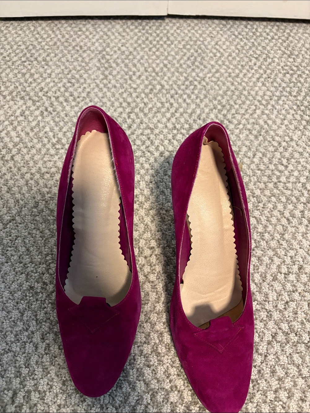 Manolo Blahnik Magenta Suede Pointed-Toe Pumps - Picture 5 of 7